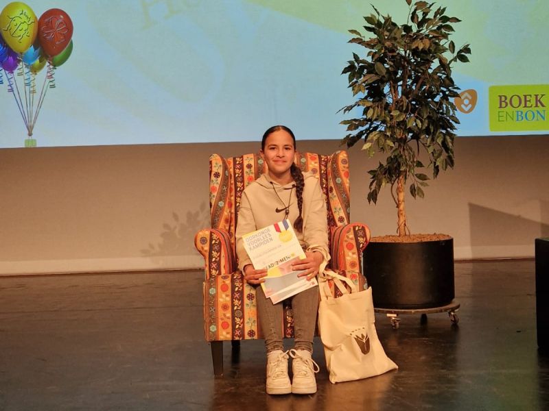 Amira Oustou won de provinciale finale van Read2Me!.